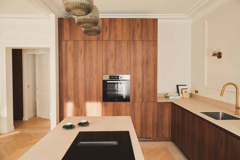 Elegant 100sqm Two Bedrooms in Marais
