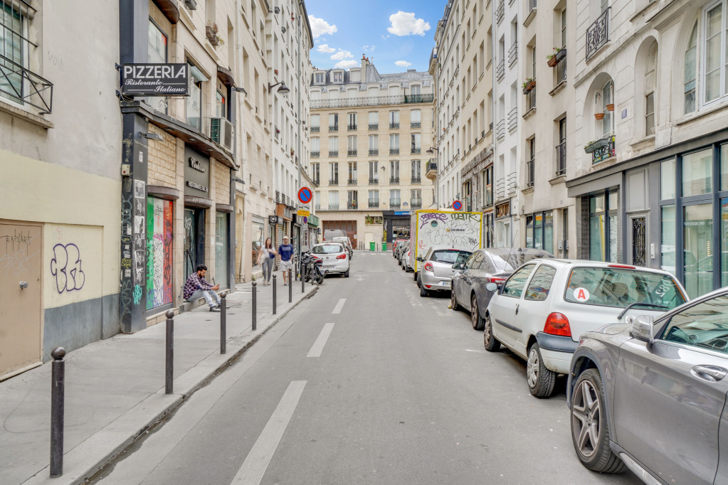 Renovated studio in the heart of Paris in Montorgeuil between Marais and Opéra.