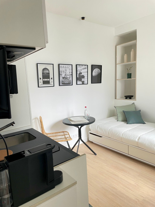 CHARMING FURNISHED STUDIO
