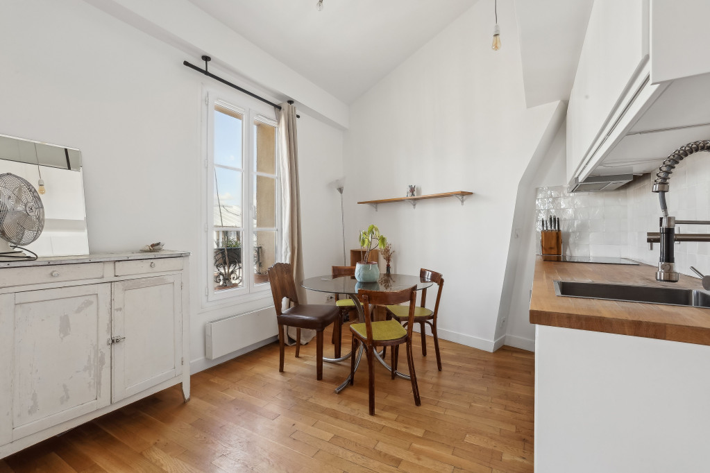 ID 413 renovated apartment in rue Piat