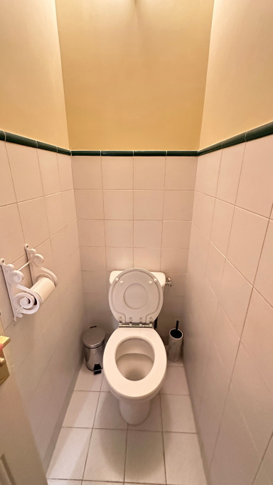 Charming 2-Bedroom Apartment on Rue des Martyrs – Heart of Paris