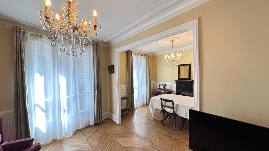 Charming 2-Bedroom Apartment on Rue des Martyrs – Heart of Paris