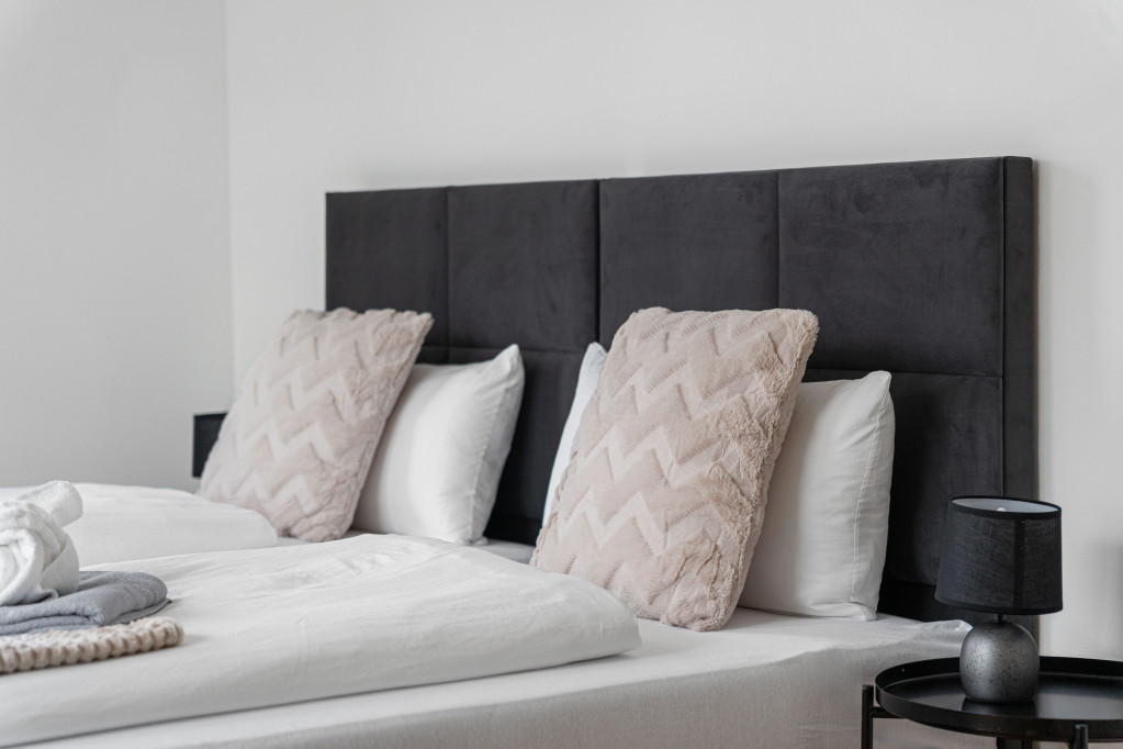 Fashionable 4-Room Apartment ART DECÓ I Balcony I Family-friendly I next to Mercedes & US Army I Kitchen I Home Office