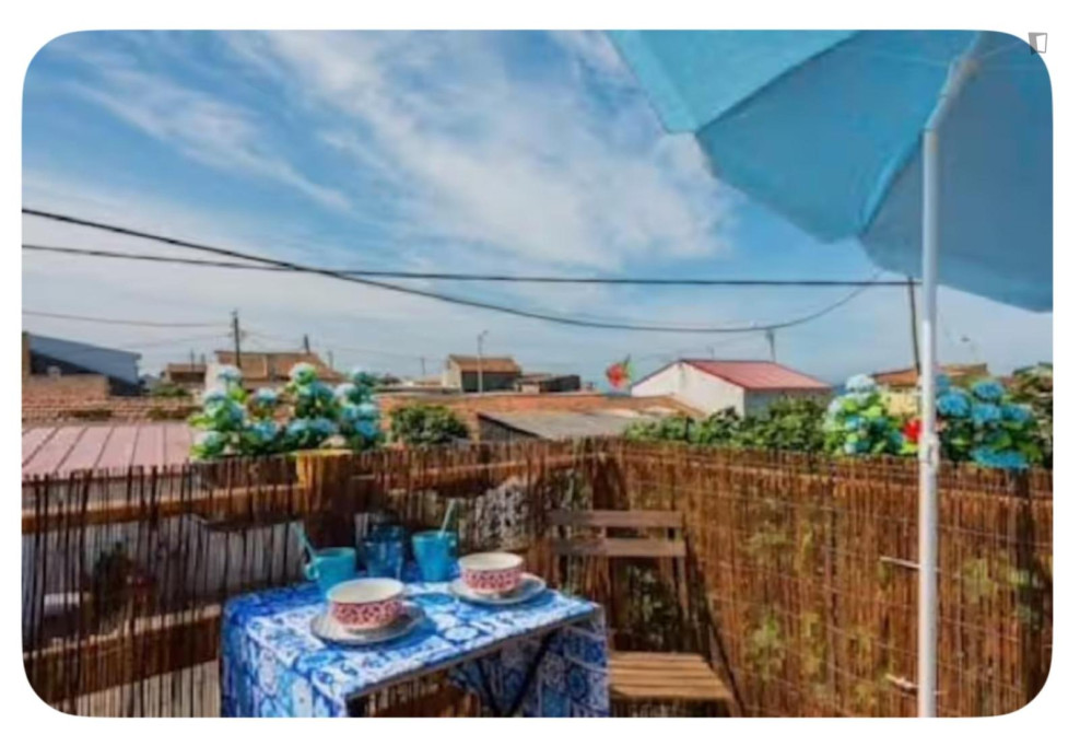 Fascinating Studio with a balcony close to Pedrinhas Beach - Braga - chambre - ImmoJeune