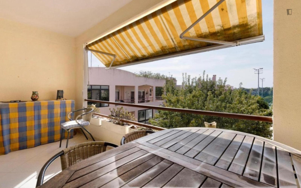 Irresistible 2 Bedroom Apartment with a balcony close to Guia Lighthouse - Lisbonne - chambre - ImmoJeune