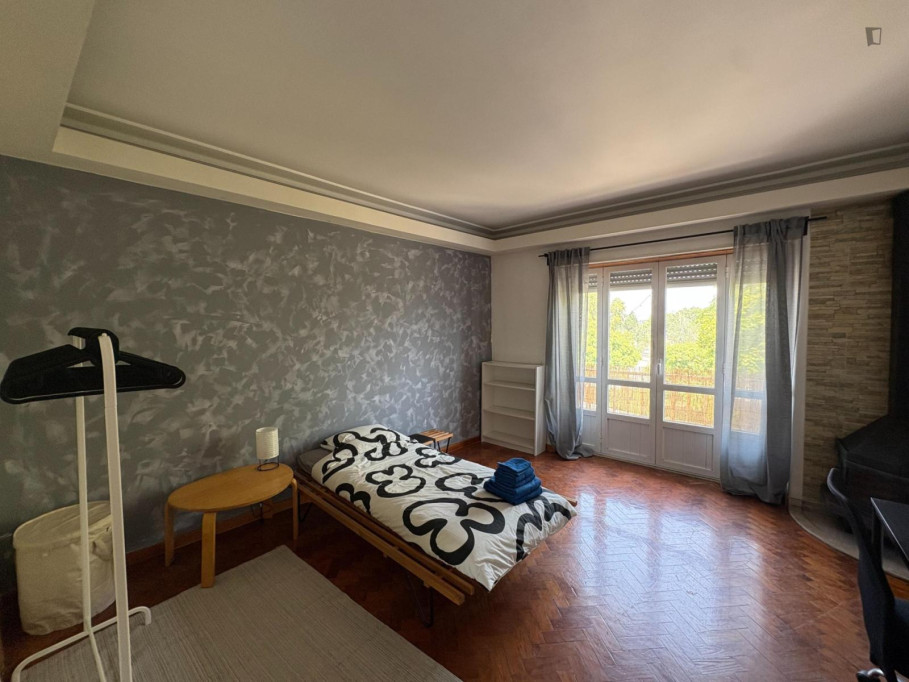 Spacious Single Bedroom with a balcony close to Arroios Metro - Lisbonne - chambre - ImmoJeune