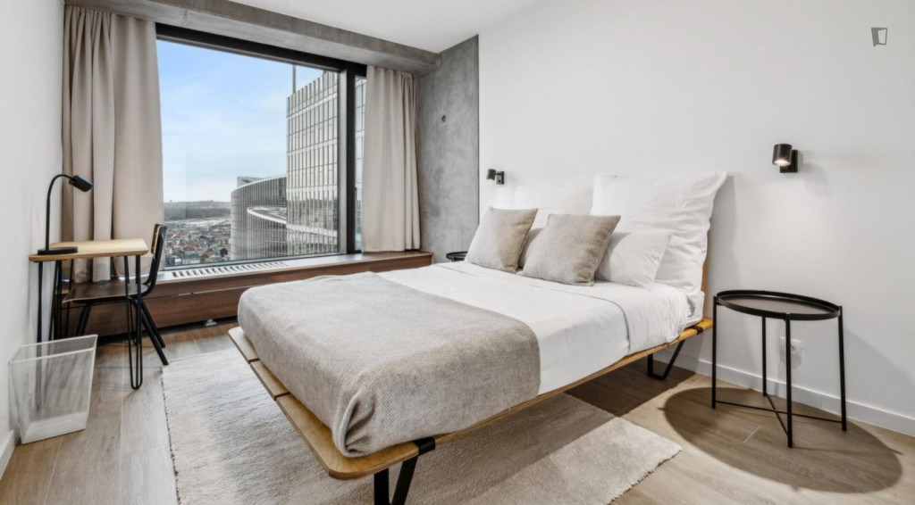 Modern double bedroom in the well-connected and dynamic Brussels North