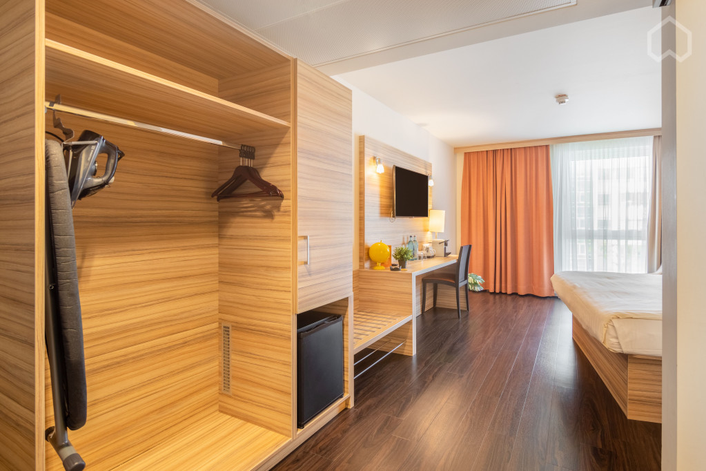 With kitchen - Great Studio with good transport links