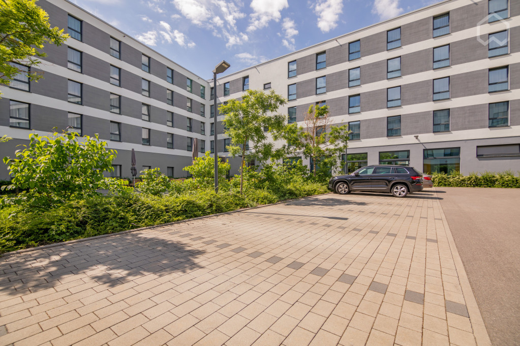 With kitchen - Great Studio with good transport links