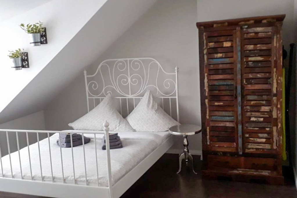 Exclusive 2 room top floor apartment in Neustadt
