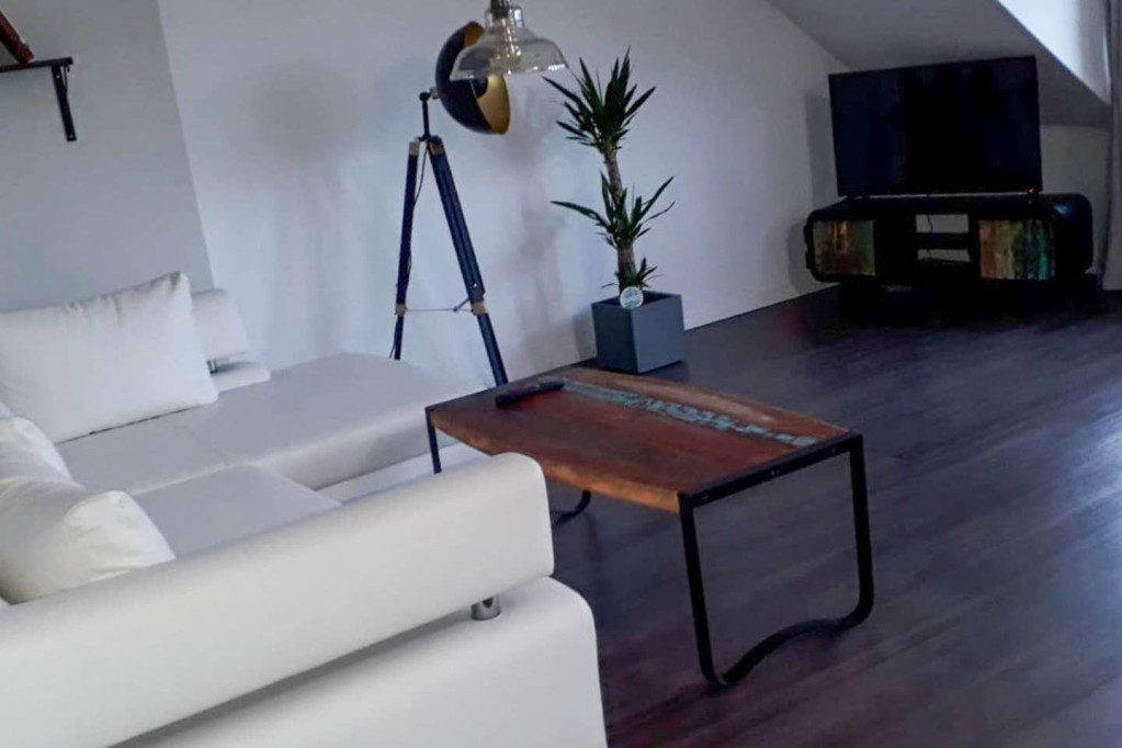Exclusive 2 room top floor apartment in Neustadt