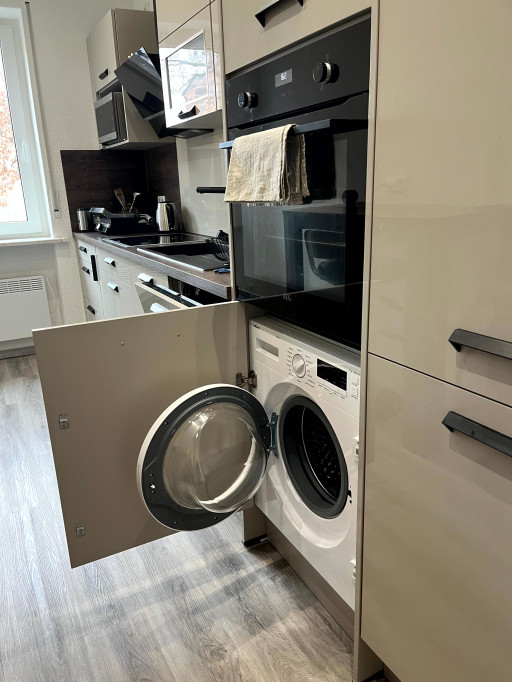 Cute and spacious loft in popular area