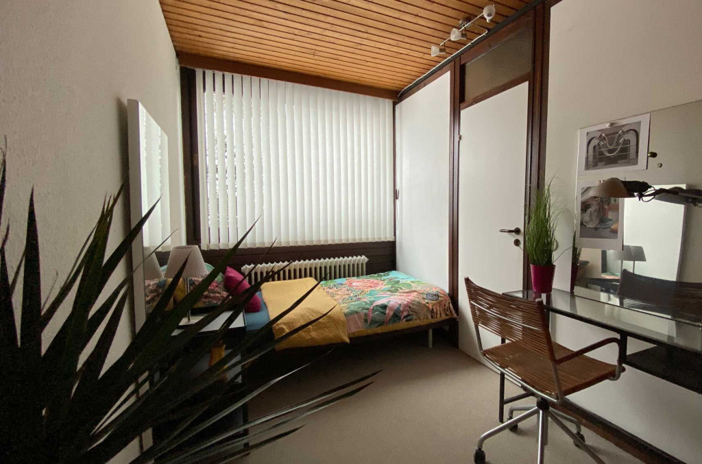 sun-drenched feel - good bungalow in quiet neighborhood with garden and carport