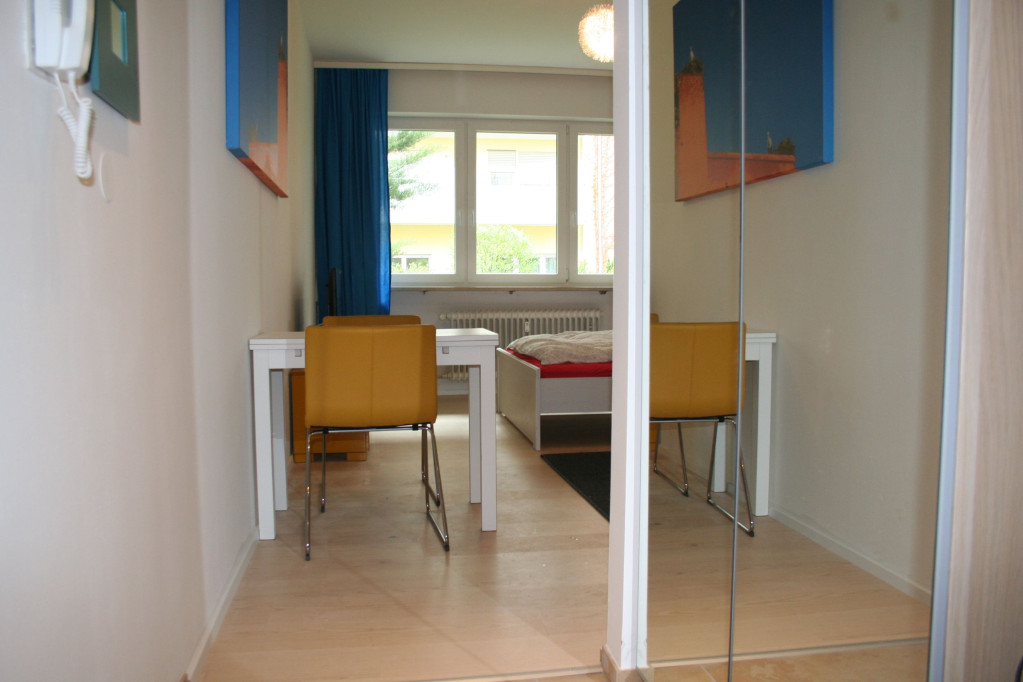 Quiet, pretty home in excellent location
