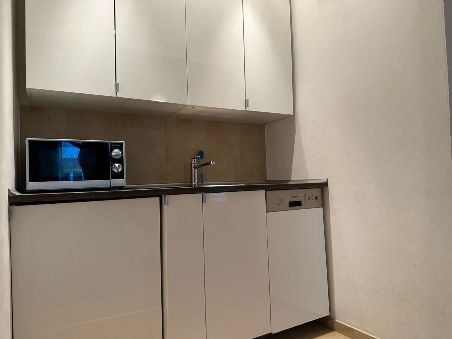 Quiet, pretty home in excellent location