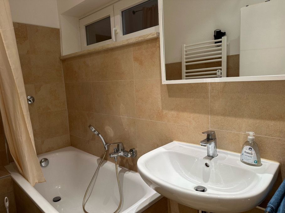 Quiet, pretty home in excellent location