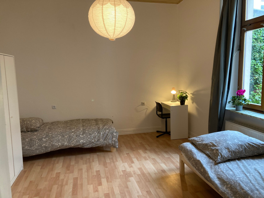 Beautiful, close to day care and schools, 10 min from train station