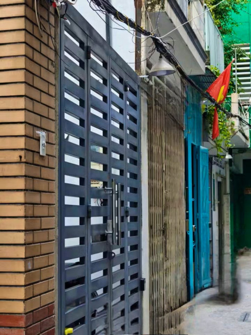 Modern Coliving Townhouse with Private Studios in Vibrant Tan Dinh District