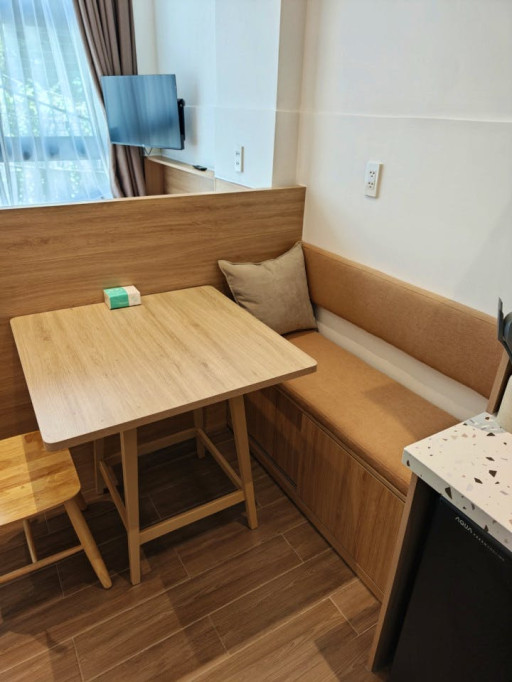 Modern Coliving Townhouse with Private Studios in Vibrant Tan Dinh District