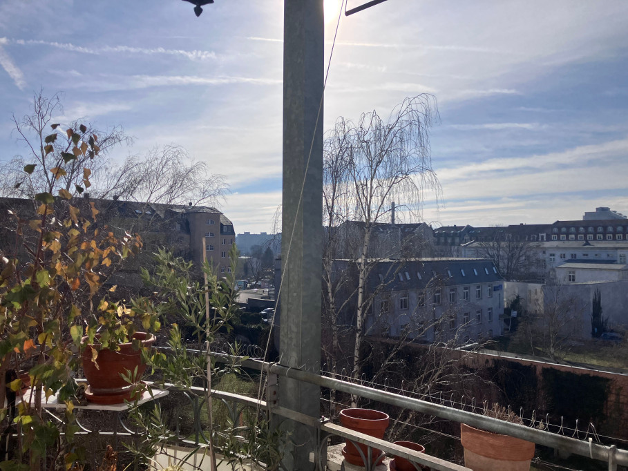 Fully usable flat 2km from the city centre, and the university hospital and classic, chic, comfortable,