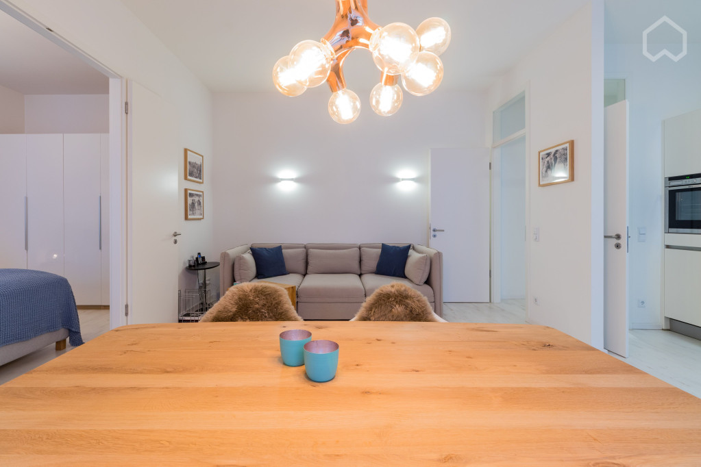Bright apartment (Charlottenburg)