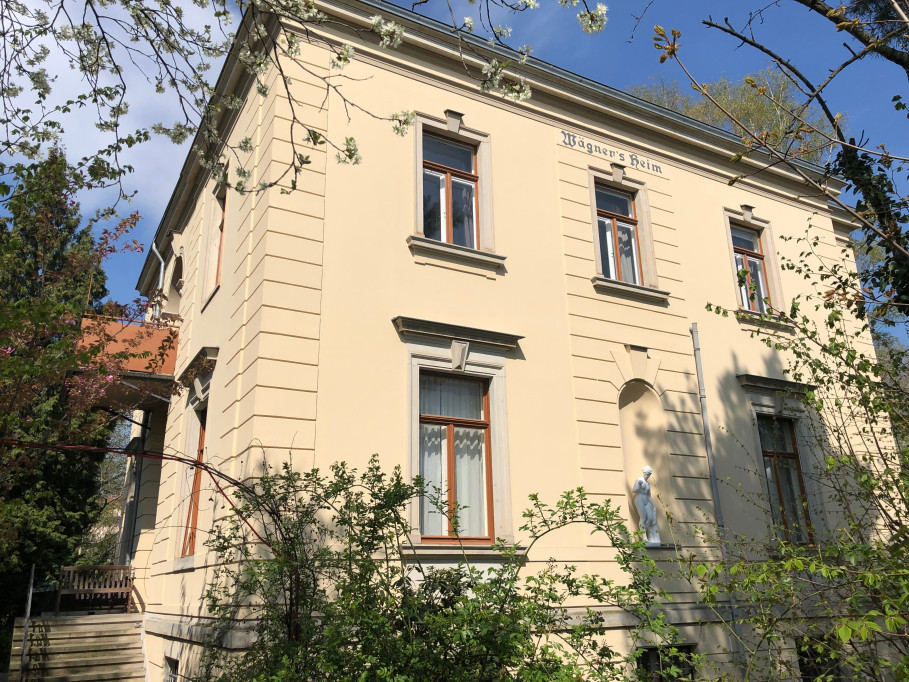 5 Room Maisonette in historical villa.