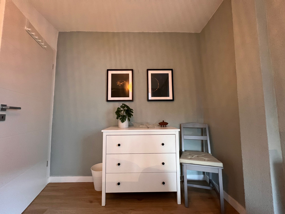 Beautiful, modern apartment (first occupancy after core renovation and furnishing)