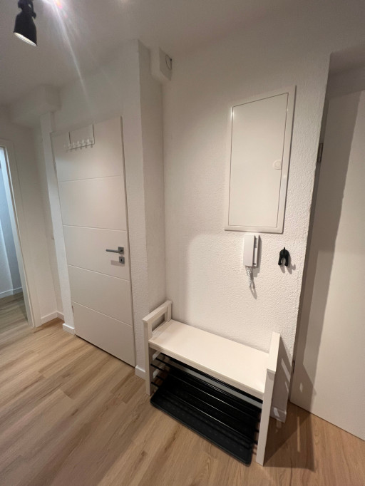 Beautiful, modern apartment (first occupancy after core renovation and furnishing)