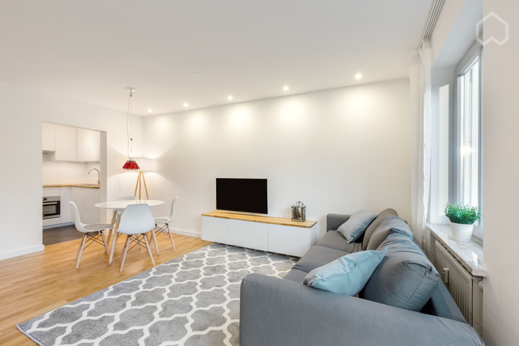 Cute and new flat close to park