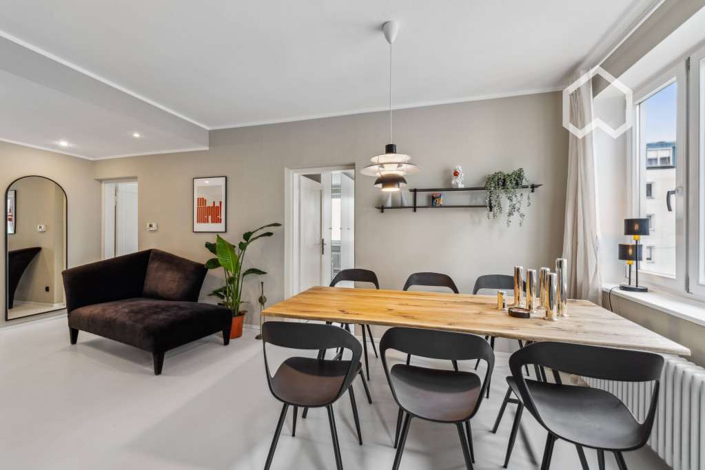 Modern and bright apartment + office in heart of Munich