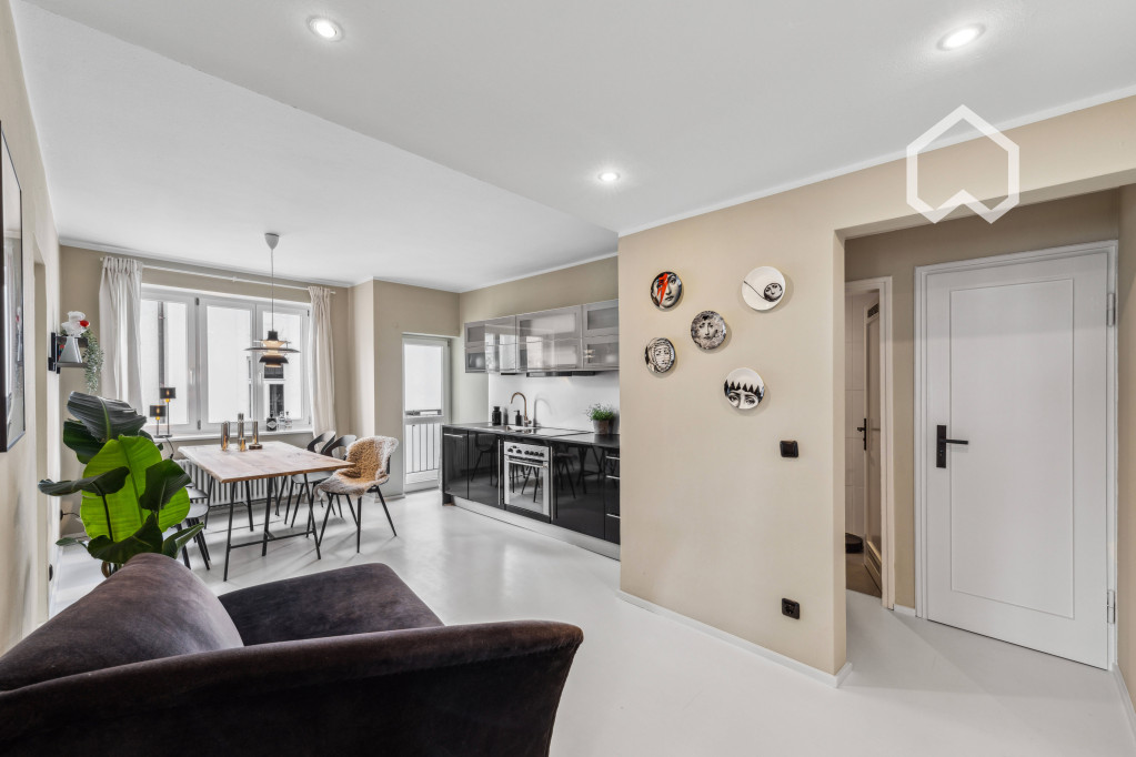 Modern and bright apartment + office in heart of Munich