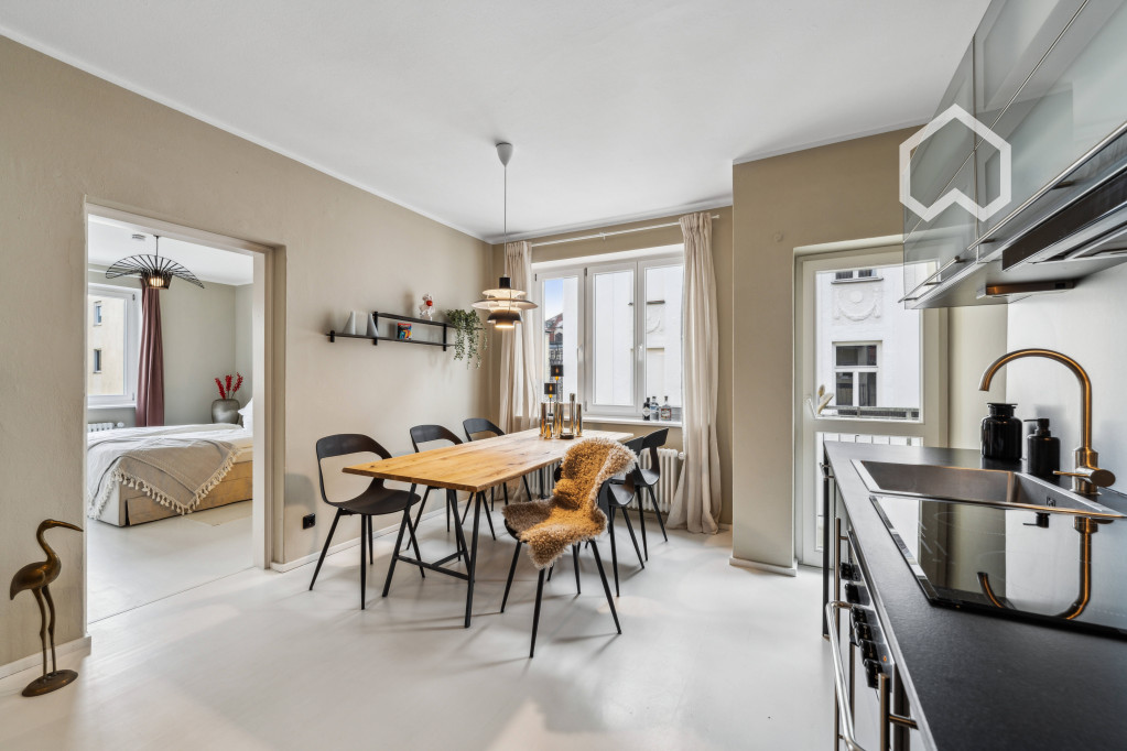 Modern and bright apartment + office in heart of Munich