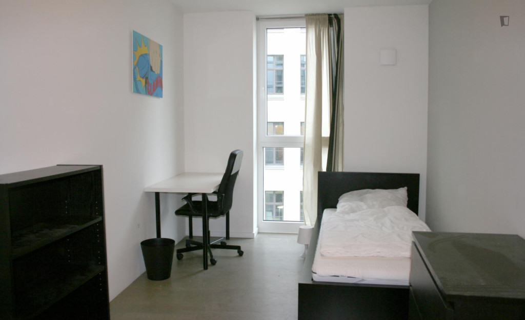 Cosy single bedroom in shared flat in Alexanderplatz - Berlin - chambre - ImmoJeune