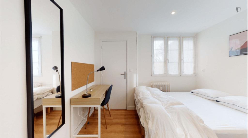 Pleasant double ensuite bedroom in the centre of Lille