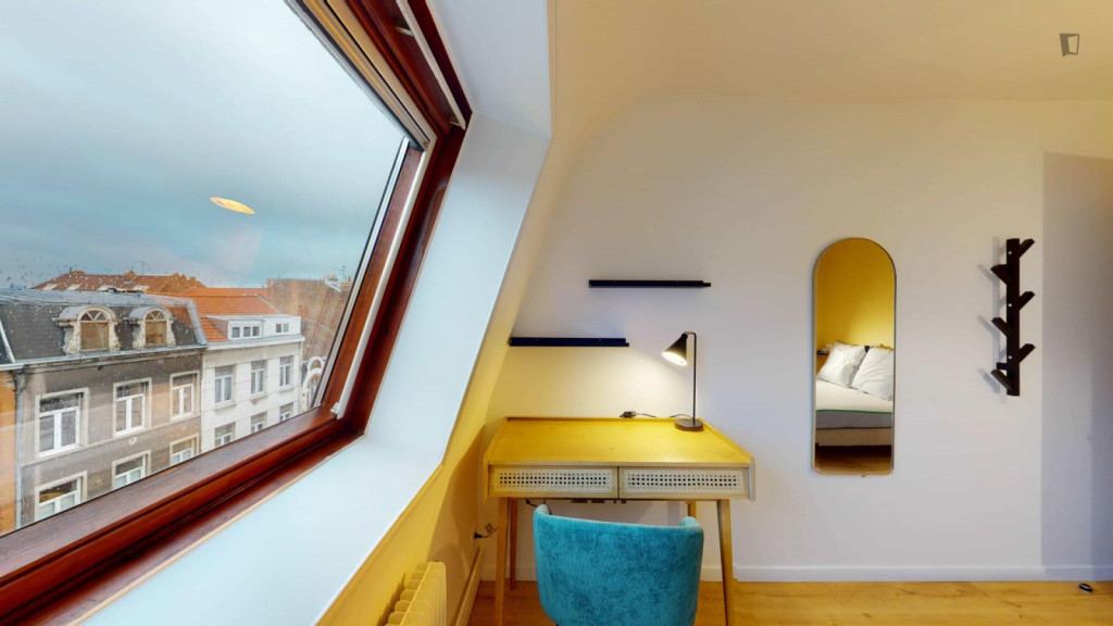 Welcoming double bedroom in Esquermes