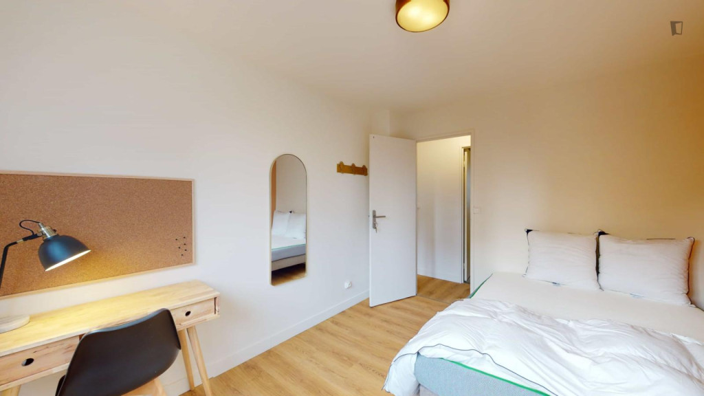 Snug double bedroom in the Lille-Centre district