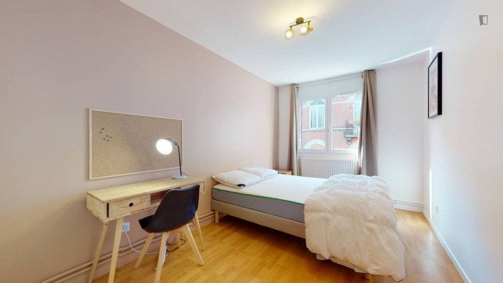 Cosy double bedroom near the Madeleine Caulier metro