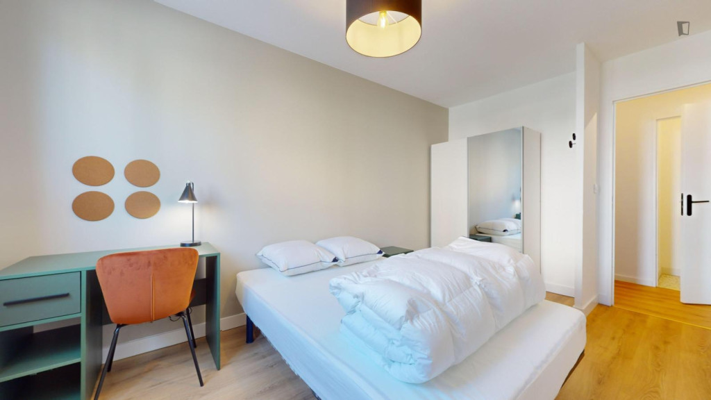 Appealing double bedroom in Monluc