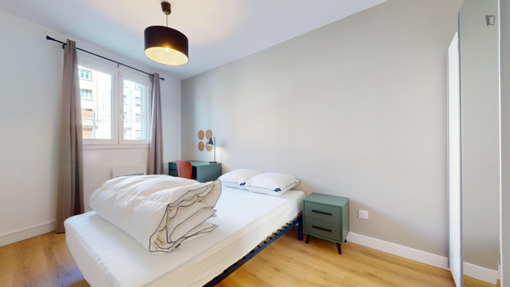 Appealing double bedroom in Monluc