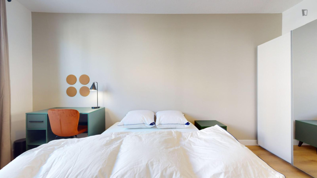 Appealing double bedroom in Monluc