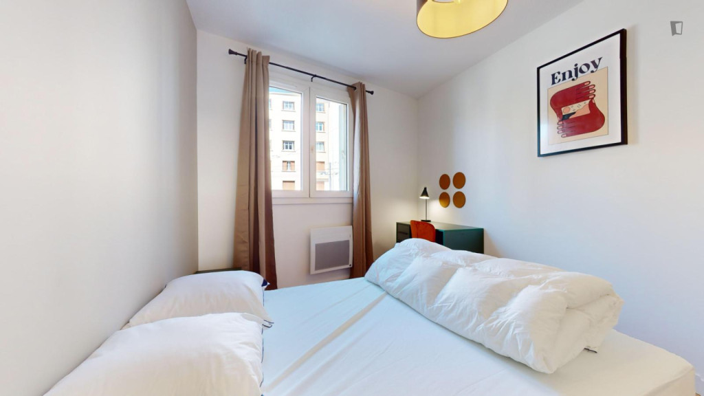 Graceful double bedroom in Monluc