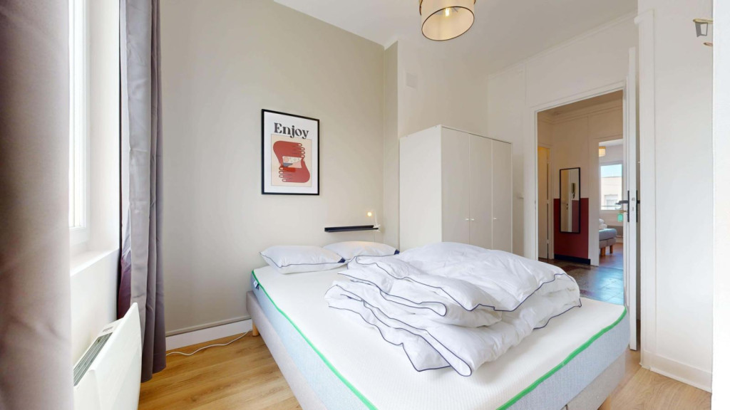 Bright double bedroom in the Villette Gare neighbourhood 