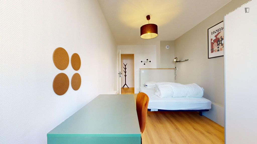 Comfy double bedroom in Monluc
