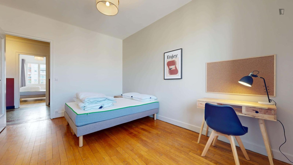Welcoming double bedroom in the Villette Gare neighbourhood