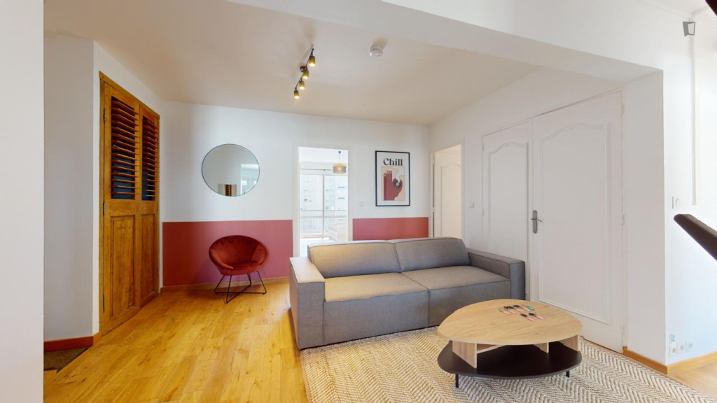 Interesting double bedroom in Monluc