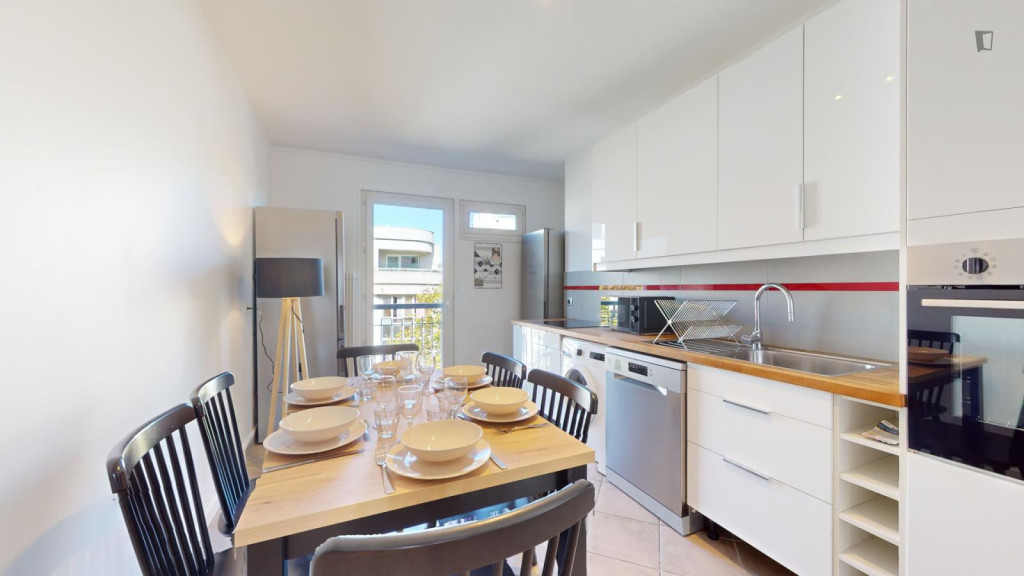 Interesting double bedroom in Monluc