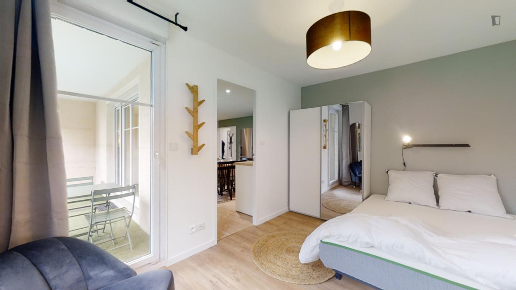 Interestimg double bedroom near Faculté de Médecine