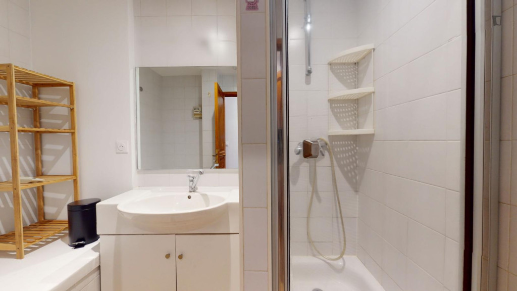 Snug double bedroom near the Part Dieu train station
