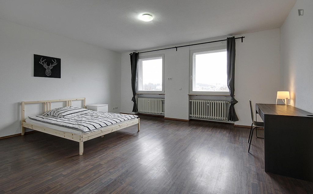 Inviting single bedroom near the Bad Cannstatttrain station  - Stuttgart - chambre - ImmoJeune
