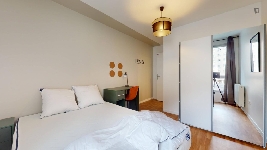 Luminous double bedroom near Université Paris Nanterre